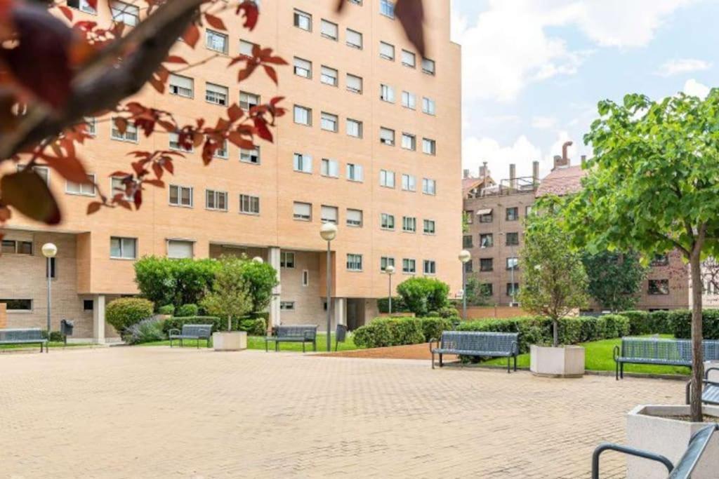 Impresionante Apartamento De 4 Dormitorios 3 Banos Y 2 Plazas De Garaje Мадрид Екстер'єр фото