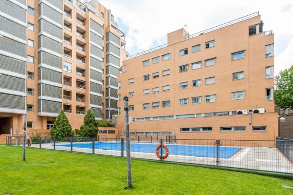 Impresionante Apartamento De 4 Dormitorios 3 Banos Y 2 Plazas De Garaje Мадрид Екстер'єр фото