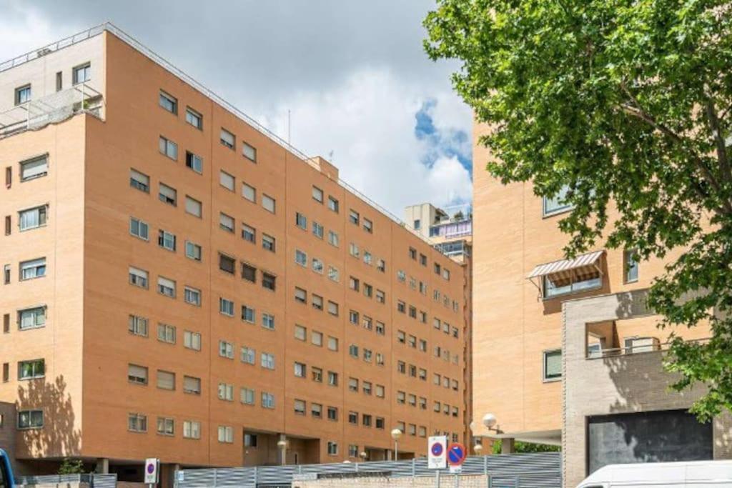 Impresionante Apartamento De 4 Dormitorios 3 Banos Y 2 Plazas De Garaje Мадрид Екстер'єр фото